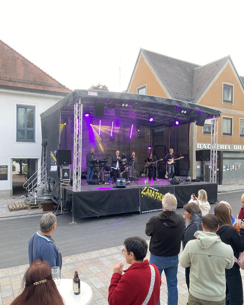 Referenzfoto: Marktplatzeröffnung der Gemeinde, Mering